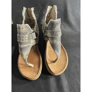 Very G Women’s Camo Thong Sandal Size 7